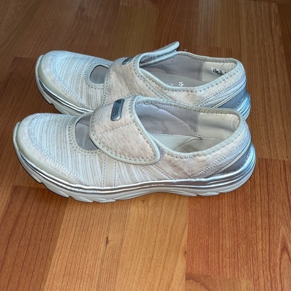 BZees women’s Bliss Slip-On shoes Size 6.5 - Picture 2 of 9